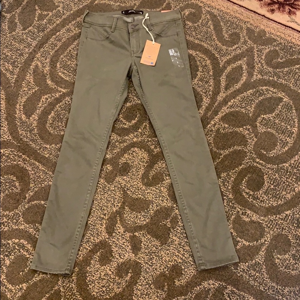 Hollister low-rise skinny jeans (26w)